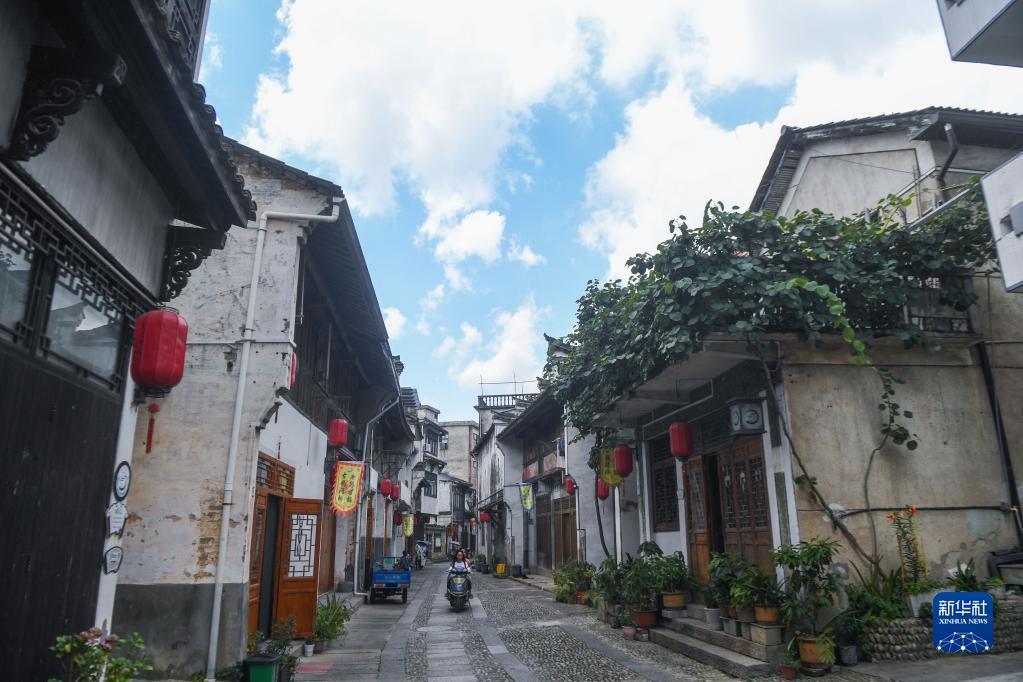 圈快报：迪丽热巴、张晚意、唐嫣、鞠婧祎、庄达菲、张小斐、于适